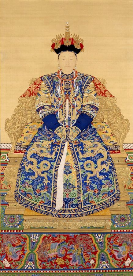 Chinese : 《清人画孝惠章后朝服像轴》