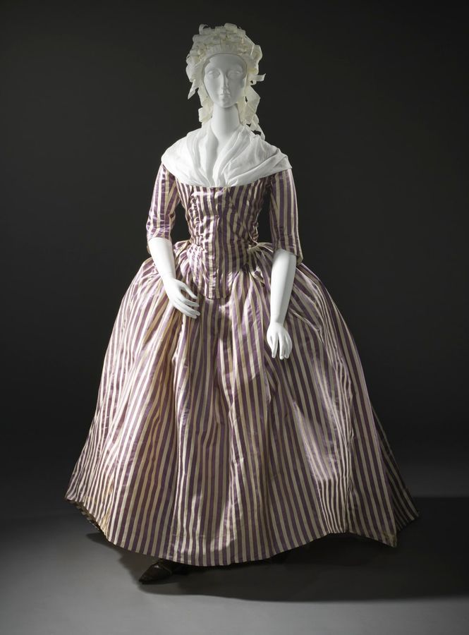 Woman's Robe à l'anglaise (image 1 of 7)
