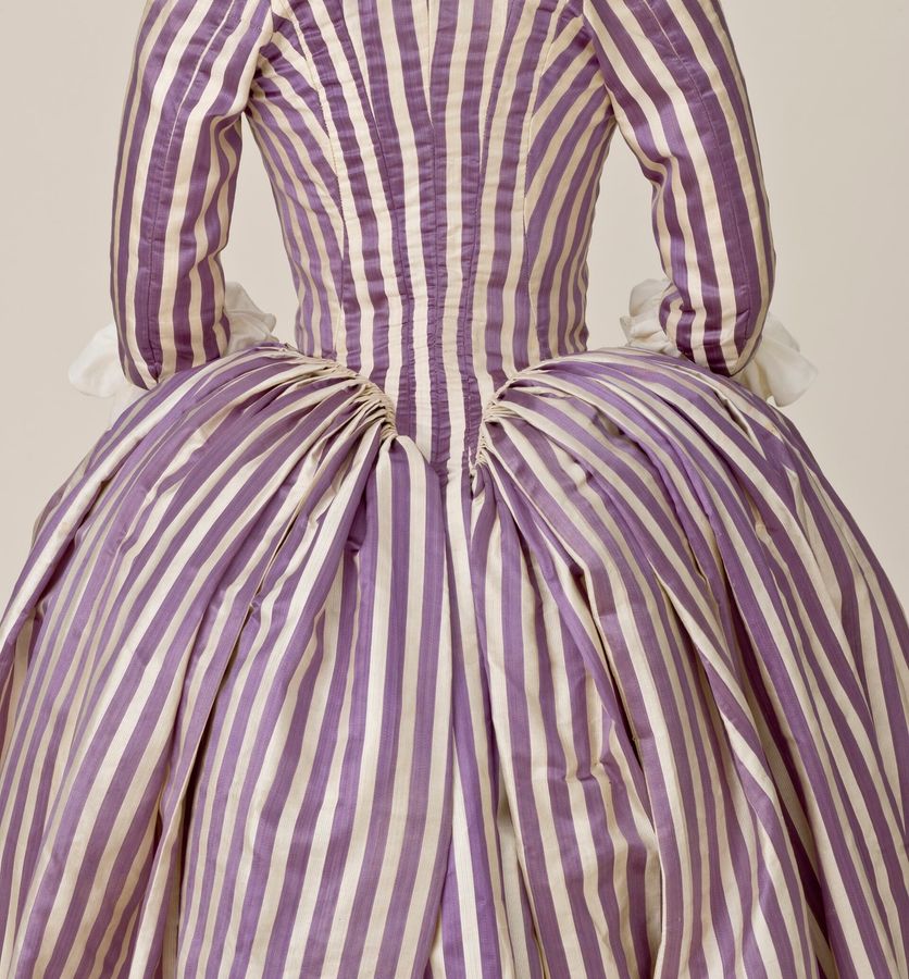Woman’s Robe à l'anglaise (image 2 of 7)