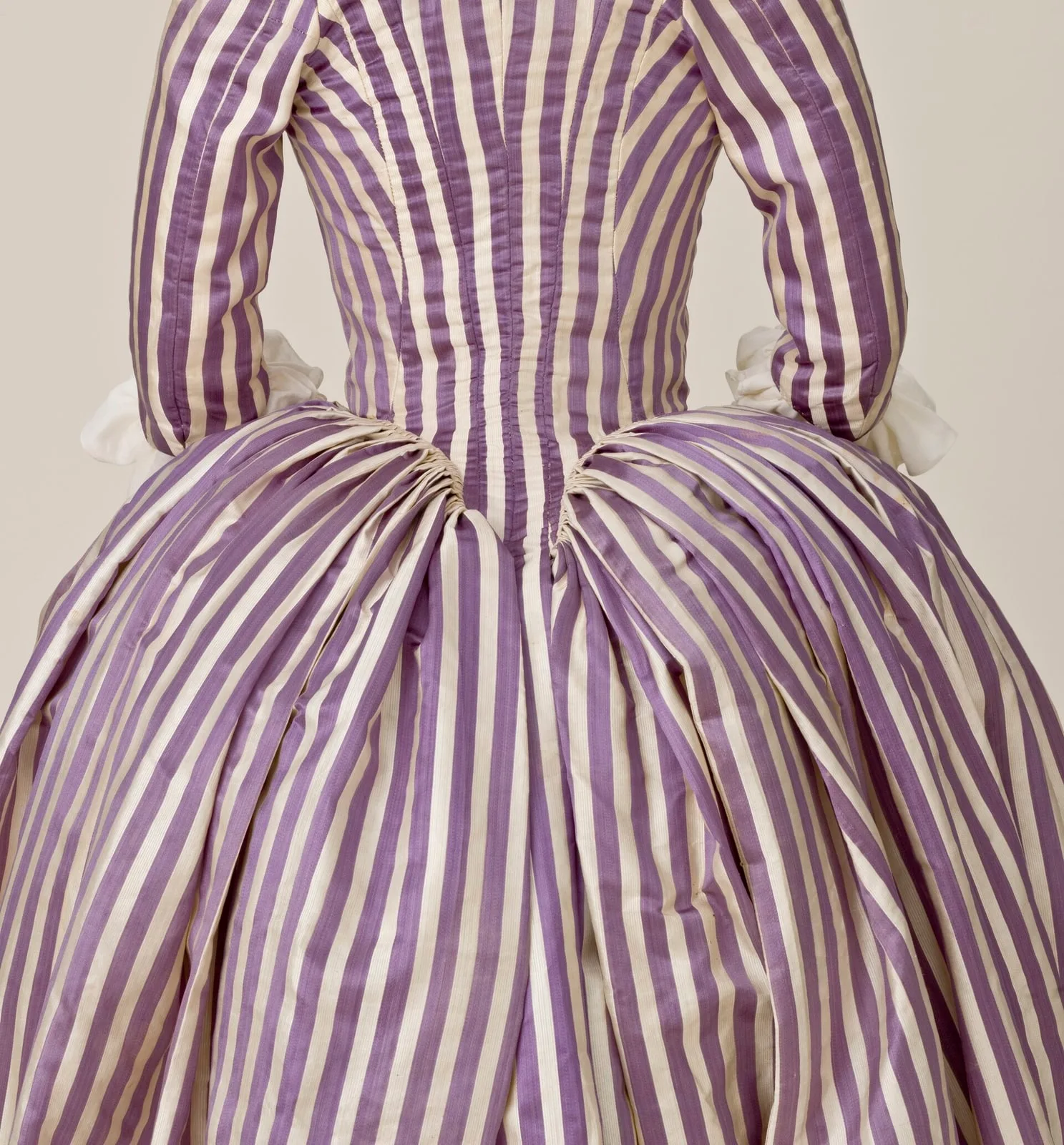 Woman’s Robe à l'anglaise (image 2 of 7)