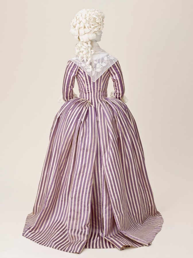 Woman's Robe à l'anglaise (image 4 of 7)