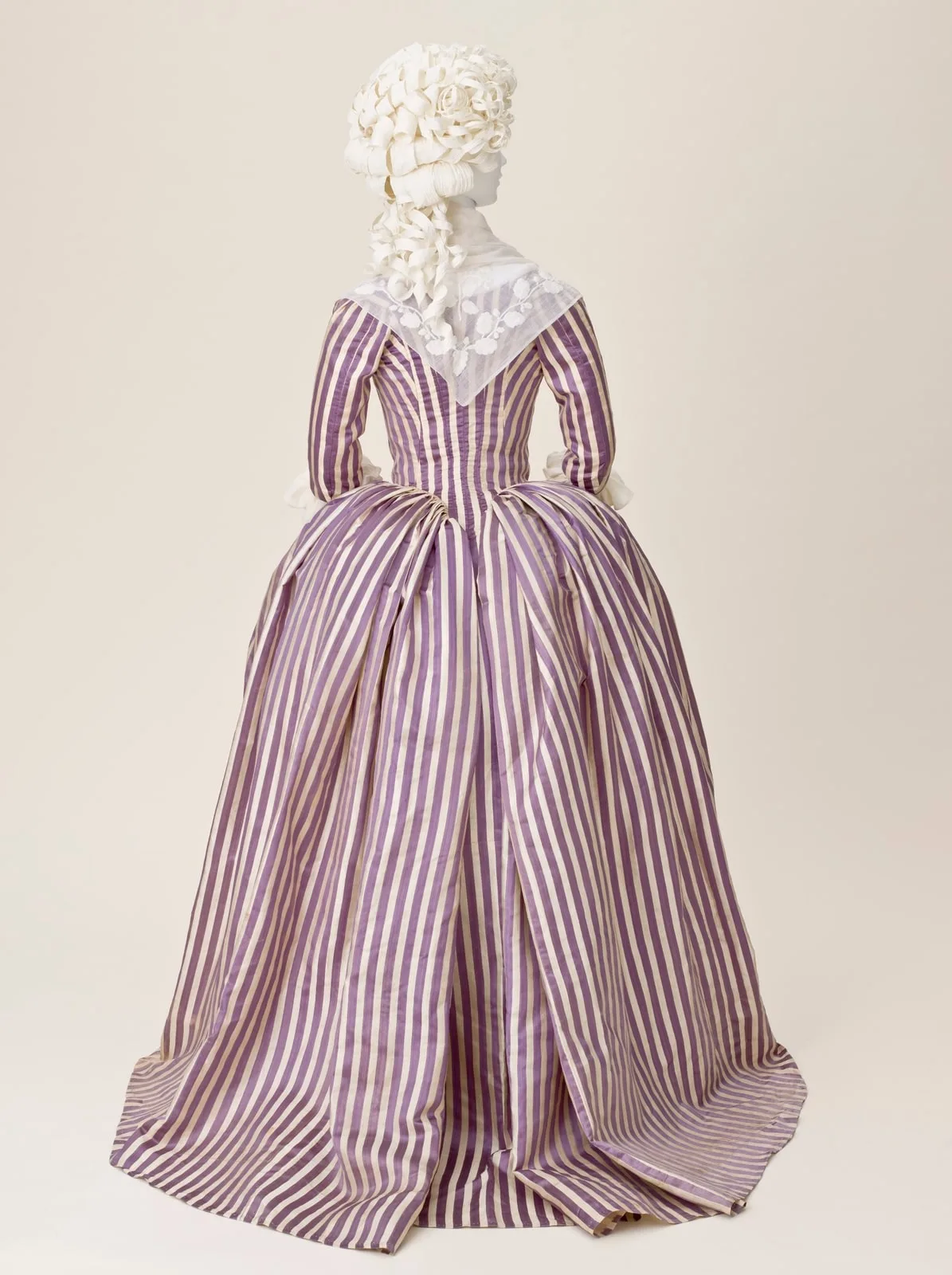Woman's Robe à l'anglaise (image 4 of 7)