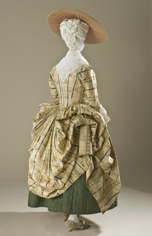 Woman's Robe à la polonaise (Close-bodied Gown) (image 10 of 10)