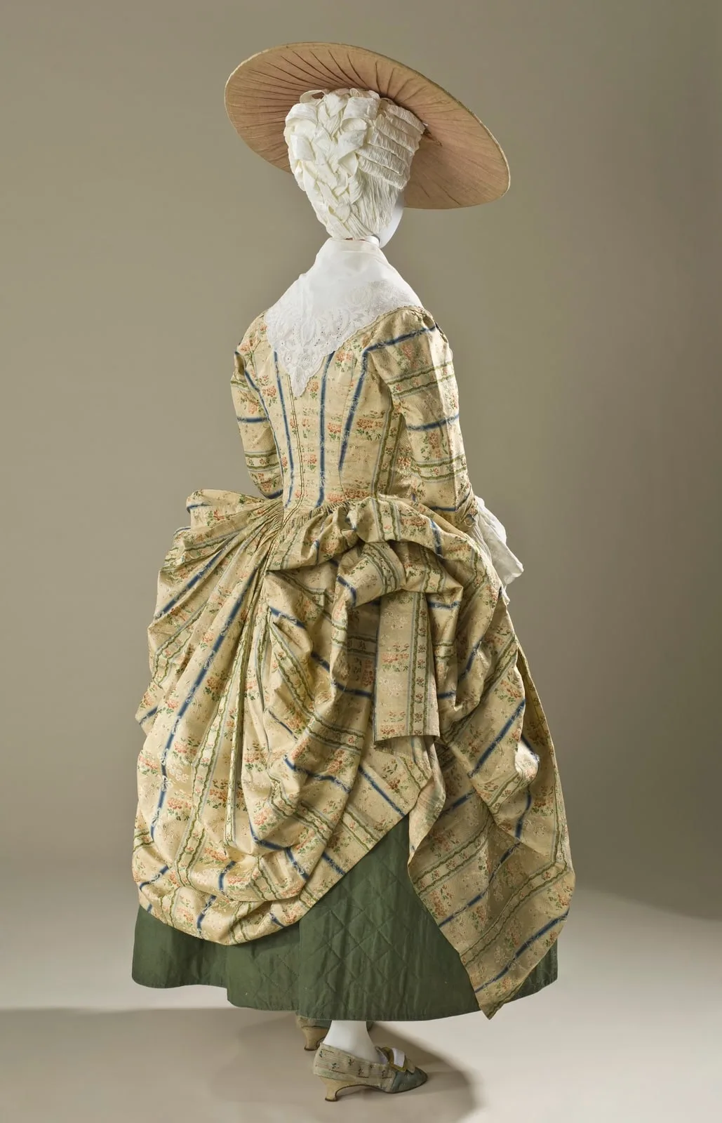 Woman's Robe à la polonaise (Close-bodied Gown) (image 10 of 10)