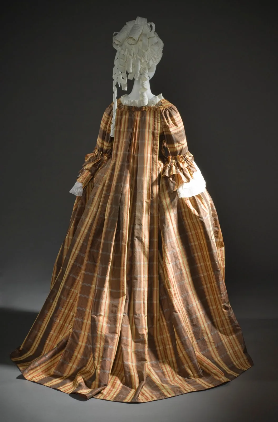Robe à la française (image 2 of 3)
