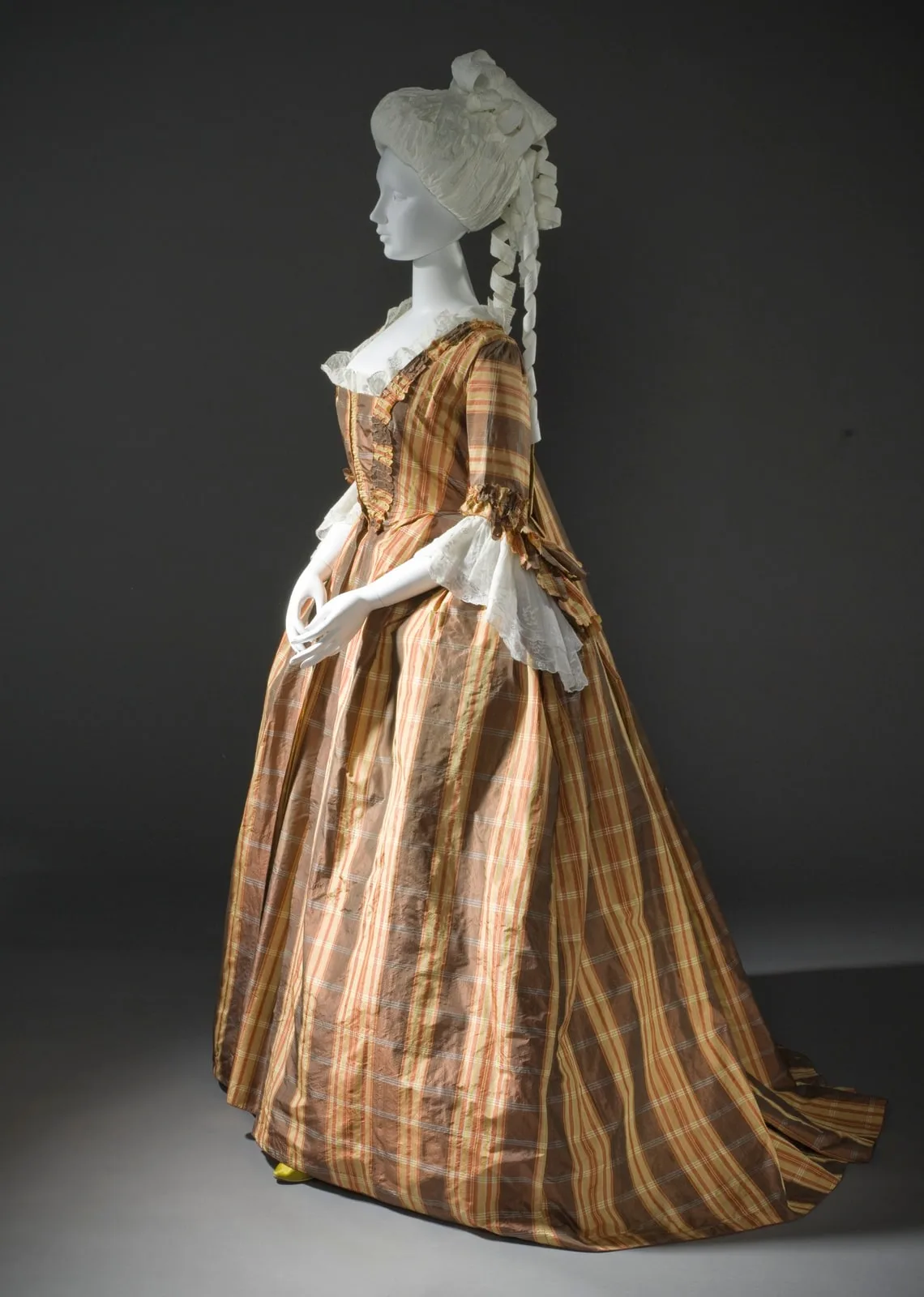 Robe à la française (image 3 of 3)