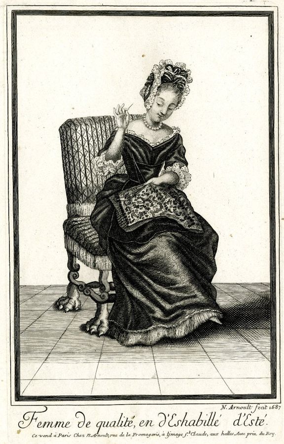 Femme de qualité en déshabillé d'été
