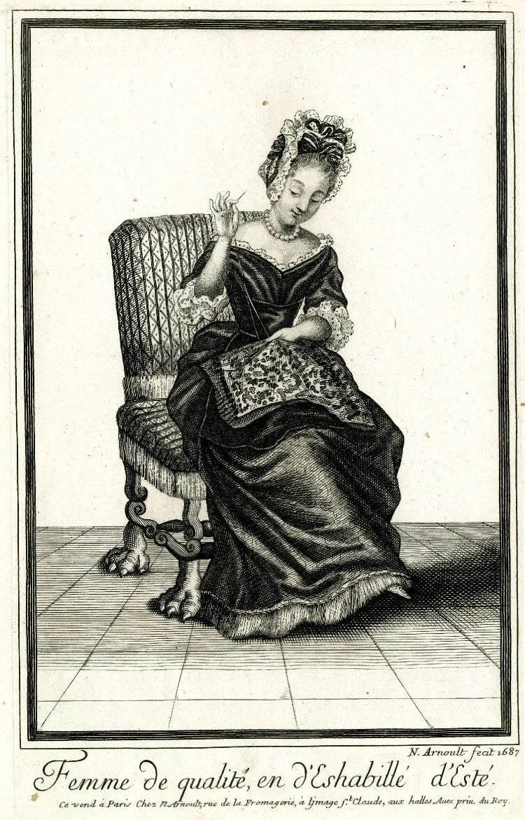 Femme de qualité en déshabillé d'été
