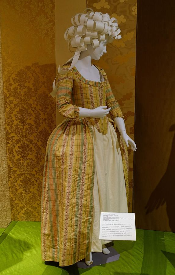 Gown (robe a l'anglaise), Spitalfields, London, England, 1775-1780, silk taffeta, linen bodice lining, F.252 - Flynt Center of Early New England Life - Deerfield, Massachusetts - DSC04864