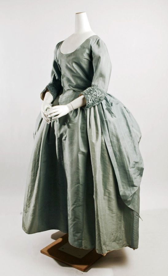 Robe à la Polonaise