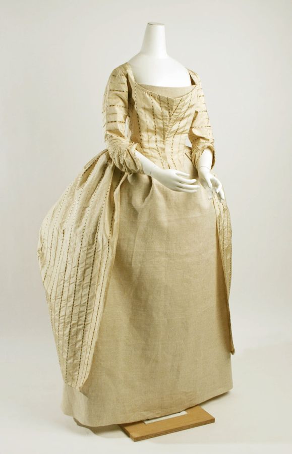 Robe à la Polonaise
