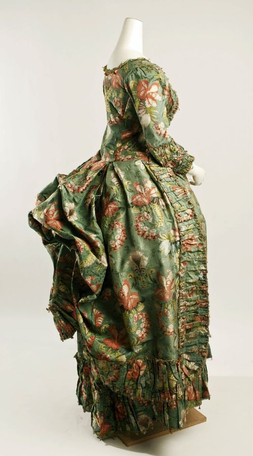 Robe à la polonaise