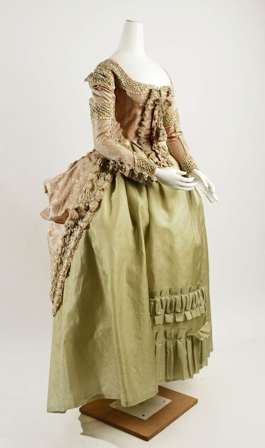 Robe à la Circassienne