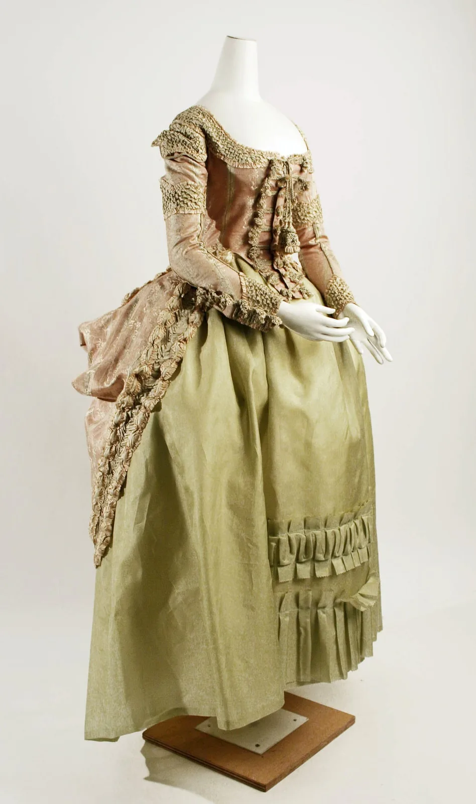 Robe à la Circassienne