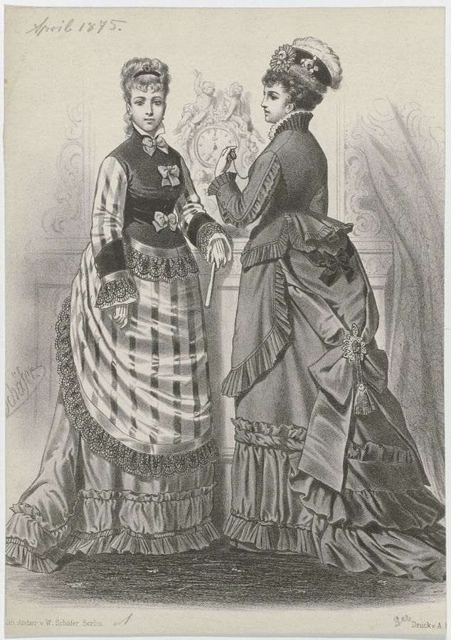 Twee vrouwen bij een klok, april 1875, Atelier v. W. Schäfer, Berlin